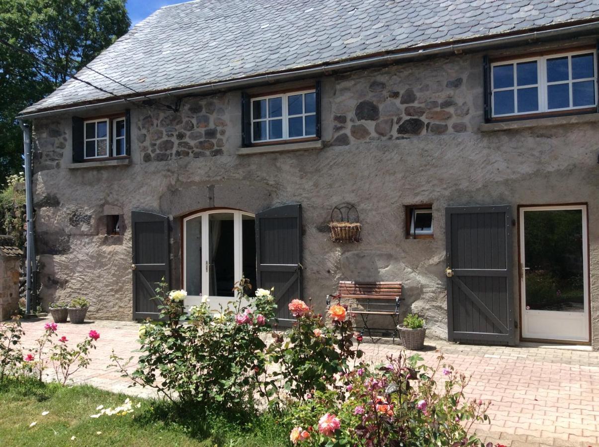 Chambre d'hotes grange de la bastide Laveissière Exterior foto