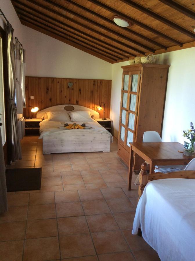 Chambre d'hotes grange de la bastide Laveissière Exterior foto