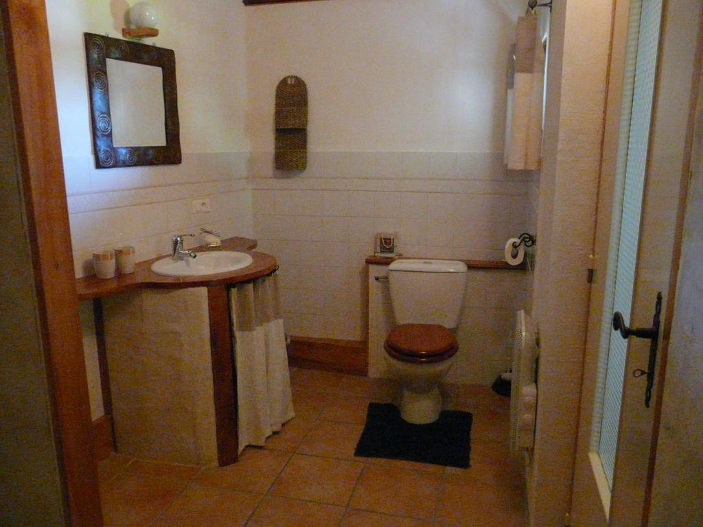 Chambre d'hotes grange de la bastide Laveissière Exterior foto